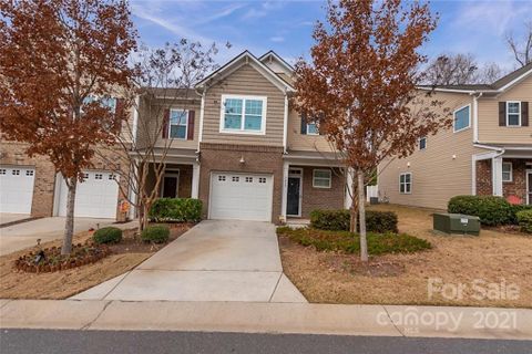 7039 Woodsbay Lane
