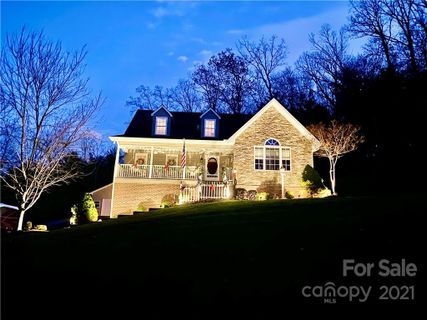 1709 Songbird Court sold home in Oak Forest, Lenoir, NC