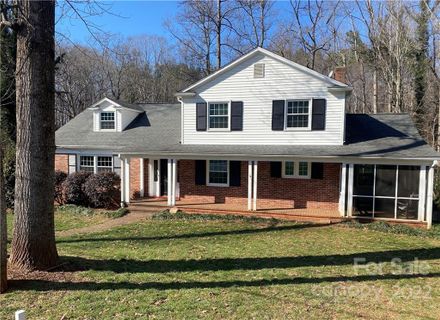 224 Oakland Circle
