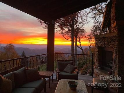 28 Hawks Ledge Trail