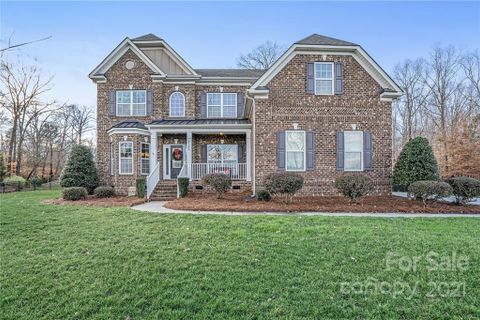 5108 Rhett Court sold home in Twelve Oaks, Wesley Chapel, NC