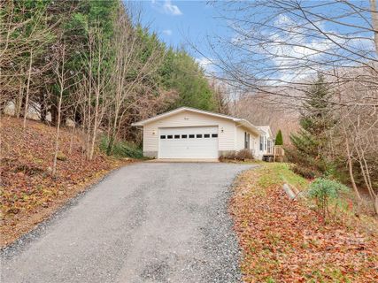 68 Powderhorn Drive sold home in Country Place Of Waynesville, Waynesville, NC