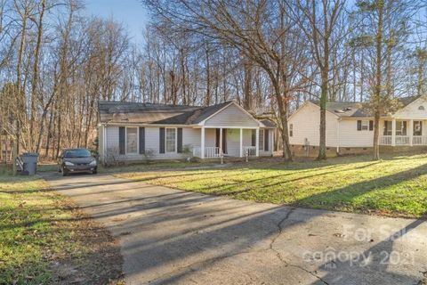 8200 Chrisbry Lane sold home in Hampton Park, Charlotte, NC