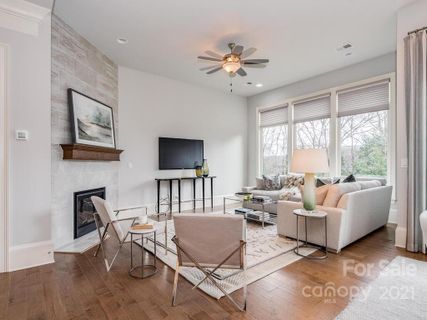 5014 Vernet Lane
