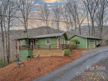 104 Ivy Lane sold home in Country Club Cove, Maggie Valley, NC