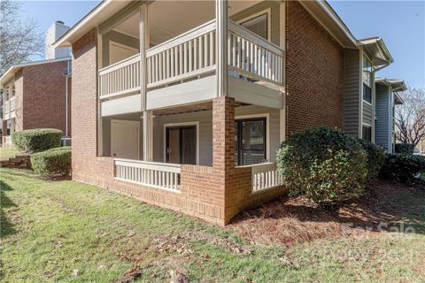 7952 Greenside Court