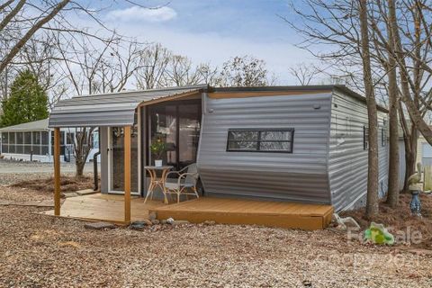 160 Cardinal Drive