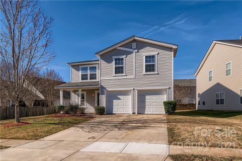 6215 Woodland Commons Drive