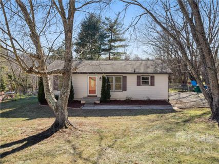 5 Pine Ridge Drive sold home in Fox Run, Fairview, NC