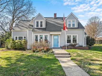 904 Venus Street