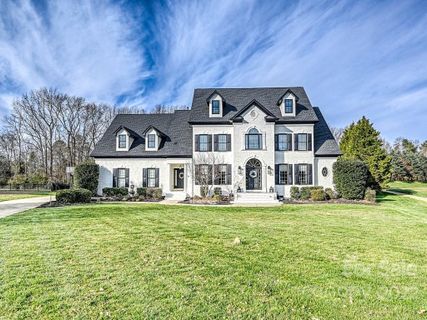 2112 Gallant Fox Court