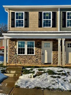 1560 Oak Leaf Drive