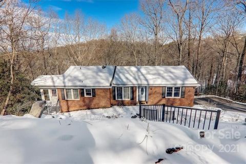 922 Rainbow Lane