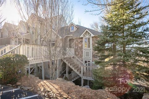 10 Stoney Falls Loop 4/204