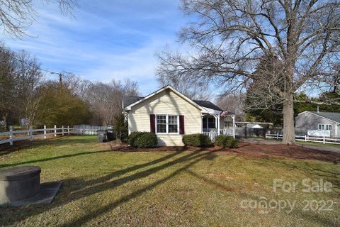 2409 Crestview Street sold home in Crestview, Gastonia, NC