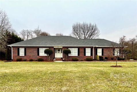 121 Seven Springs Loop