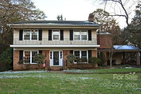 1207 Old Farm Road