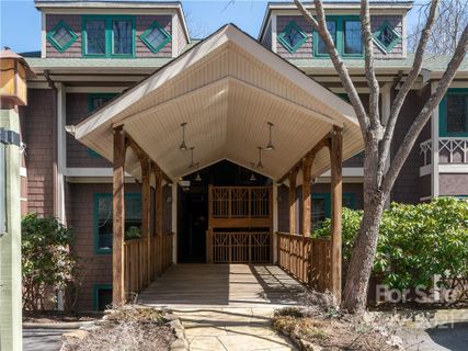 180 Creekside Way E-202