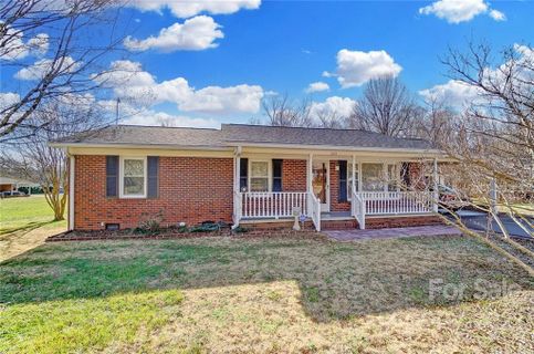 309 Meadowood Circle