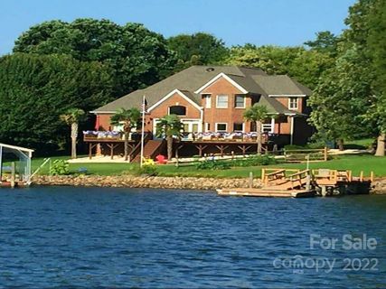 4944 Moonlite Bay Drive sold home in Moonlite Bay, Sherrills Ford, NC
