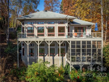 216 Woodland Circle