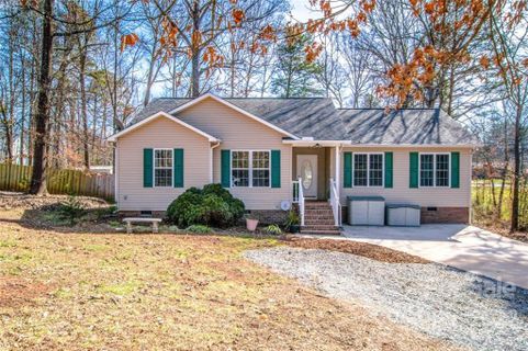 121 Shenandoah Loop