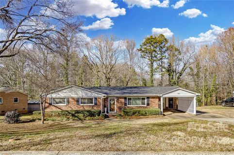 2952 Club Drive