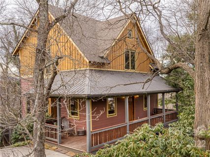 89 Riverview Drive