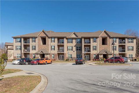 142 Brickton Village Circle 305