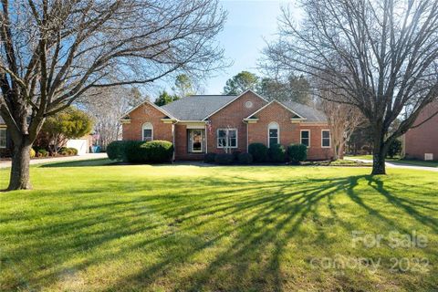 8271 Quail Hollow Drive