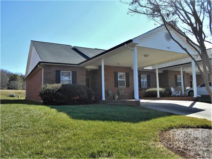 3904 Azalea Trail