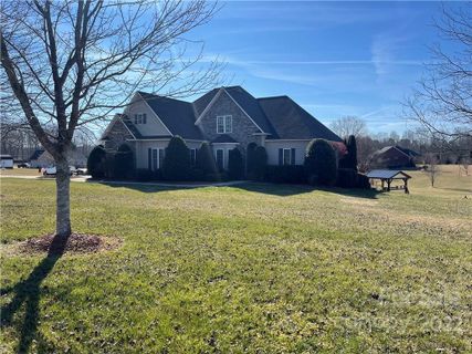 602 Sandycrest Drive