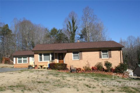 2212 Fallsdale Drive sold home in Fallscrest, Gastonia, NC