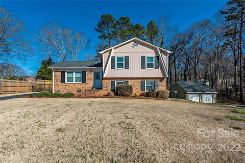 4532 Oakwood Circle
