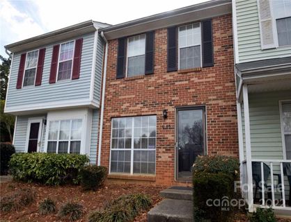 6103 Windsor Gate Lane