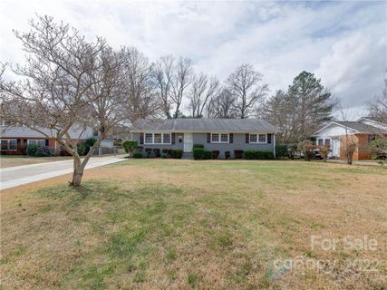 4216 Woodleaf Road