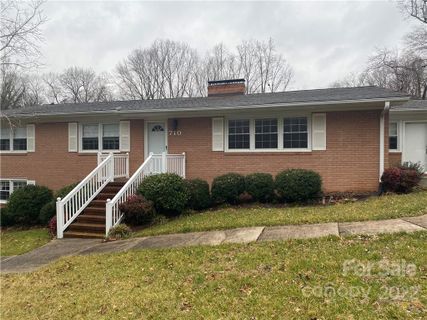 710 Crestview Drive