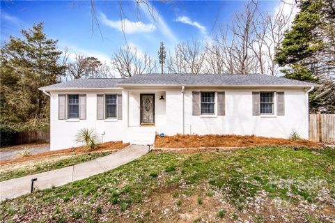 3321 Blackvine Drive sold home in Olde Creek, Matthews, NC