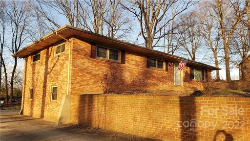 1610 Plumcrest Drive sold home in Oakdale Forest, Charlotte, NC