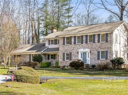 4 Bridle Path Court