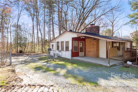 6922 Pear Tree Road sold home in Riverview Acres, Charlotte, NC