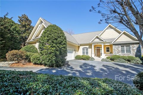 32 Bunker Court