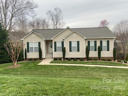 221 Doe Run sold home in River Glen, Morganton, NC