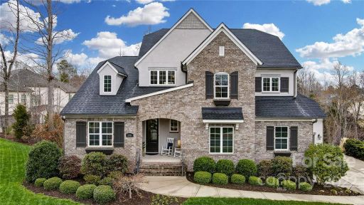 8704 Deakin Court