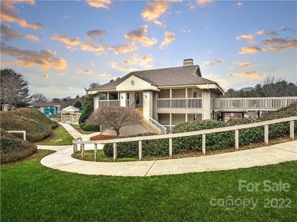 2105 Abbey Circle