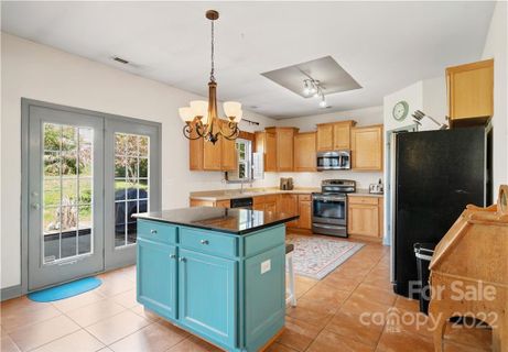 5015 Magna Lane