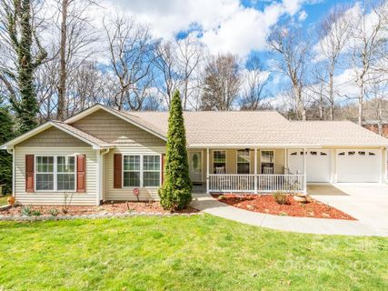 27 Oakwood Road sold home in Oakwoods, Candler, NC