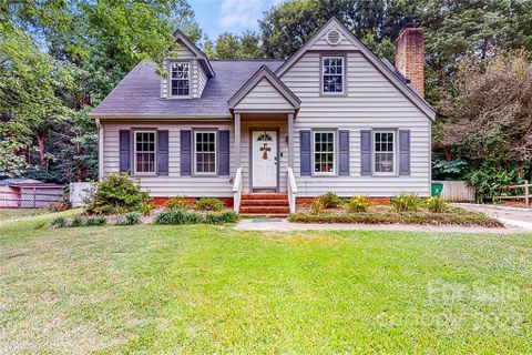 8220 Inverary Place