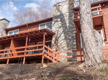 28 Cricket Lane sold home in Hemlock Villas, Maggie Valley, NC