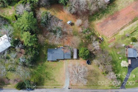 6730 Woodland Circle